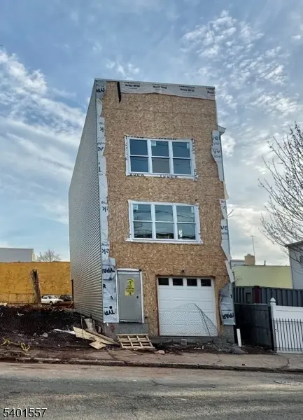 210 14th Ave, Newark City, NJ 07103