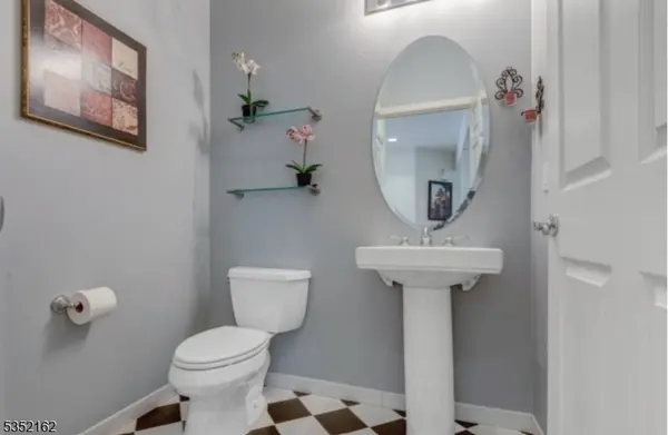 325 Edmonton Ct, Livingston Twp., NJ 07039