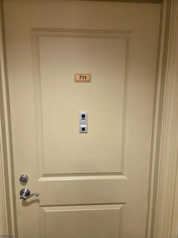 48 S Park St #711, Montclair Twp., NJ 07042