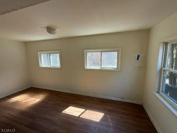 13 River Dr, Jefferson Twp., NJ 07885