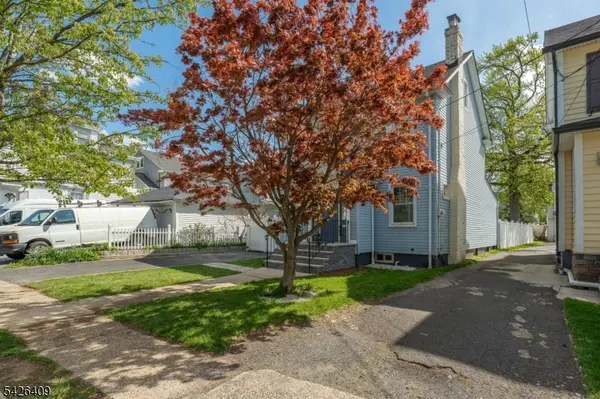 8 Melrose Ter, Elizabeth City, NJ 07208