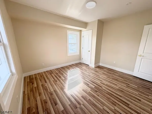 87 Pine Grove Ter, Newark City, NJ 07106