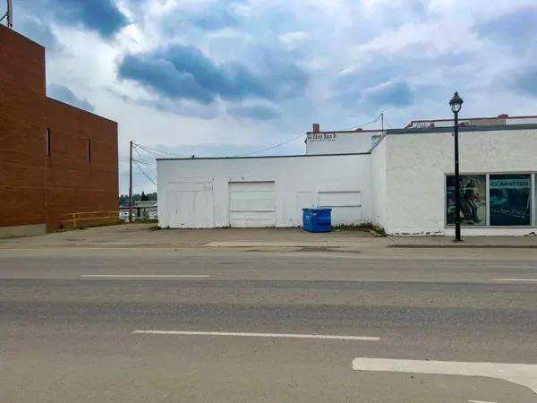 323 50 ST, Edson, AB T7E 1T7