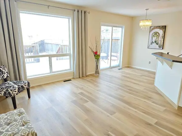 22 arthur Close, Red Deer, AB T4R 3M6