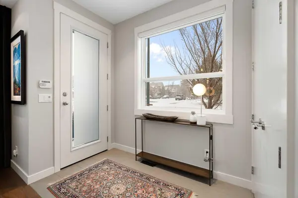 2201 Bowness RD NW, Calgary, AB T2N 3L4