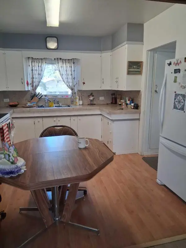 422 50TH AVE EAST AVE E, Claresholm, AB T0L0T0