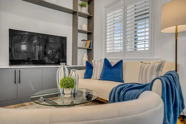 70 Clovelly AVE, Toronto C03, ON M6C 1Y3