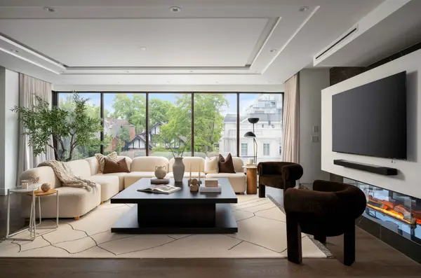 342 Spadina RD #405, Toronto C03, ON M5P 2V4