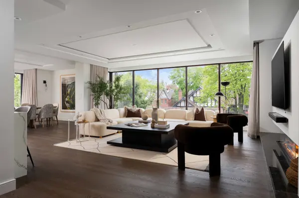 342 Spadina RD #405, Toronto C03, ON M5P 2V4