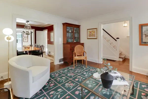 738 Huron ST, Toronto C02, ON M4V 2W3