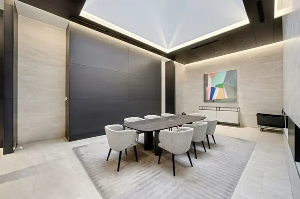 2221 Yonge ST #5404, Toronto C10, ON M4S 0B8