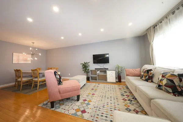 865 Vicki DR, Pickering, ON L1W 2J6