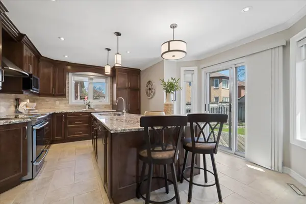 47 Waller ST, Whitby, ON L1R 1Z8