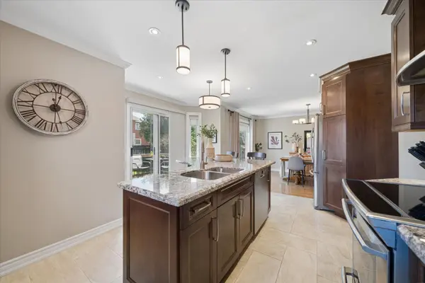 47 Waller ST, Whitby, ON L1R 1Z8