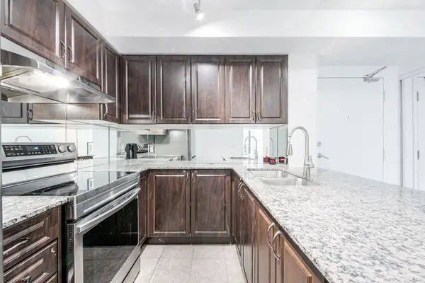 60 Fairfax CRES #421, Toronto E04, ON M1L 0E1