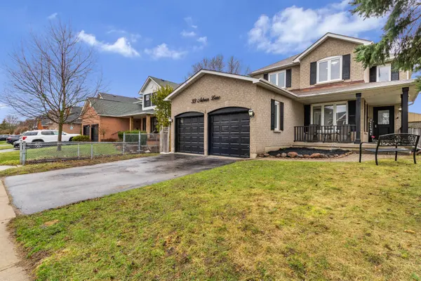 33 Auburn LN, Clarington, ON L1E 2C3