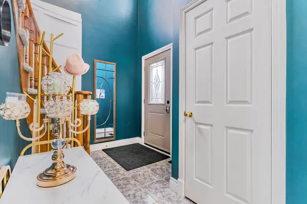 33 Auburn LN, Clarington, ON L1E 2C3