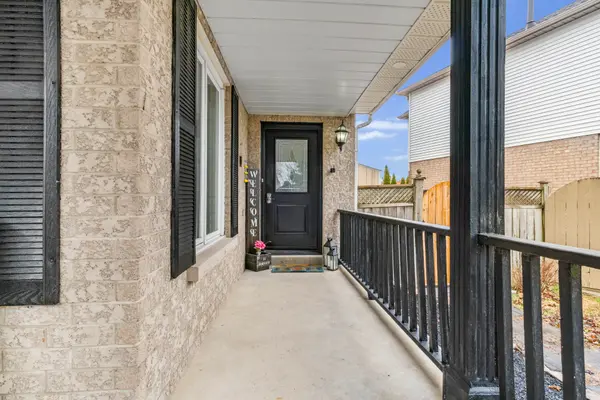 33 Auburn LN, Clarington, ON L1E 2C3