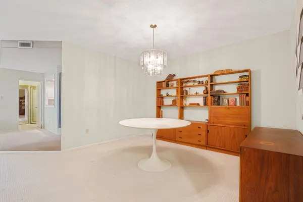 25 Austin DR #817, Markham, ON L3R 8H4