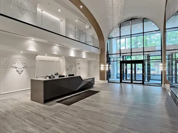 8 Cedarland DR #701, Markham, ON L6G 0H4