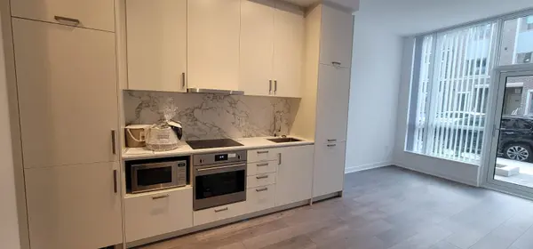 60 Honeycrisp CRES #103, Vaughan, ON L4K 0N5