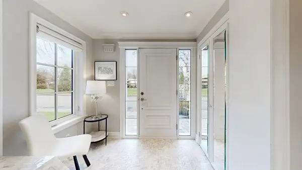 16 Ferndale CRES, Brampton, ON L6W 1E9