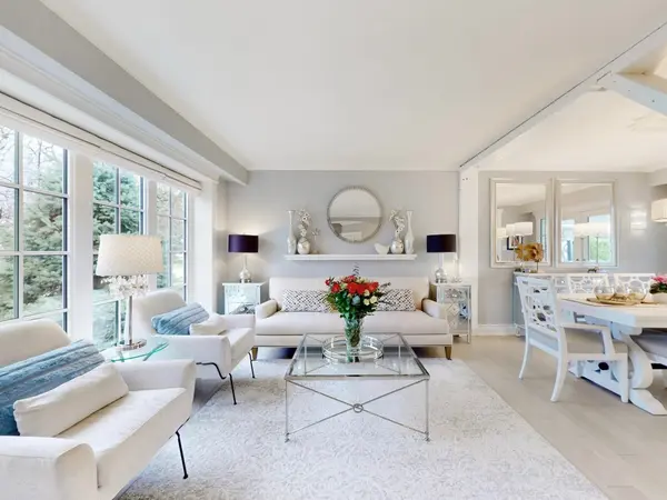 16 Ferndale CRES, Brampton, ON L6W 1E9