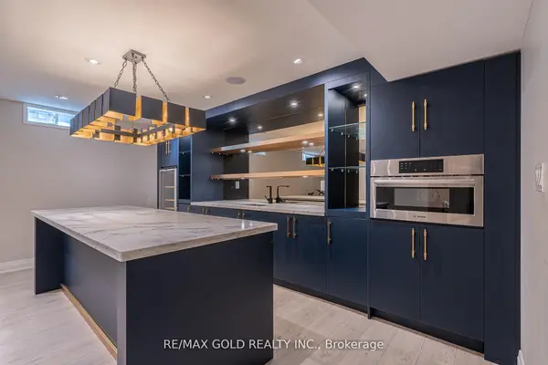 61 Yellowknife RD, Brampton, ON L6R 0B3