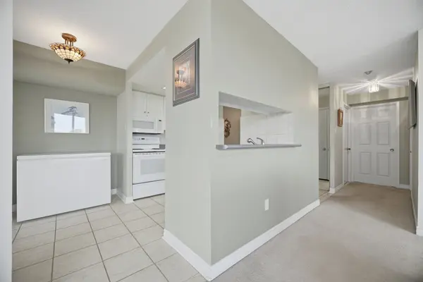 2091 Hurontario ST #908, Mississauga, ON L5A 4E6