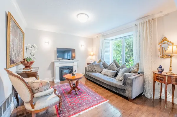 2158 Birchleaf LN, Burlington, ON L7L 6G8