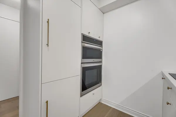 1 Ripley AVE #302, Toronto W01, ON M6S 4Z6