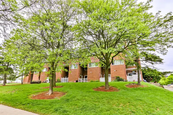 1455 Williamsport DR #112, Mississauga, ON L4X 2T5