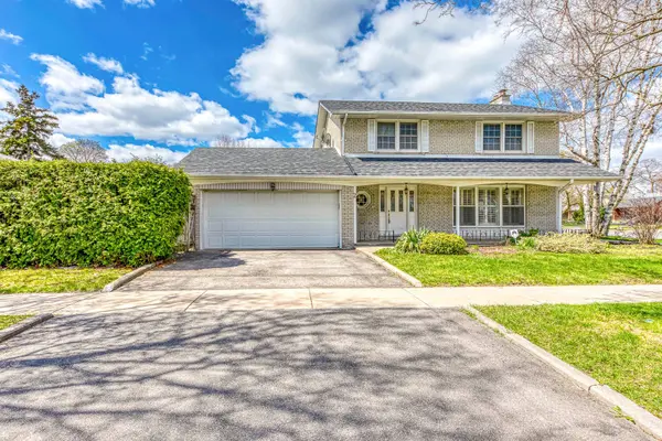 2 Hartsdale DR, Toronto W09, ON M9R 2S2