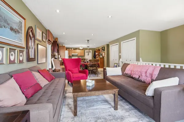 9 Pace AVE, Brantford, ON N3S 7V4