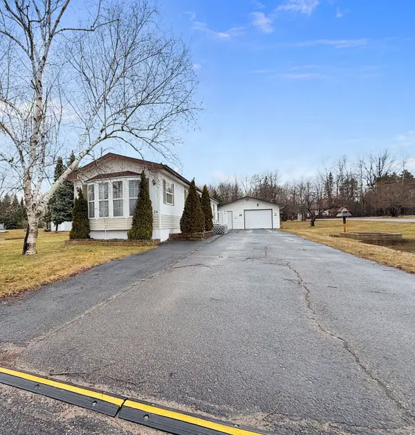 34 SUNSET LN, Horton, ON K7V 0A5