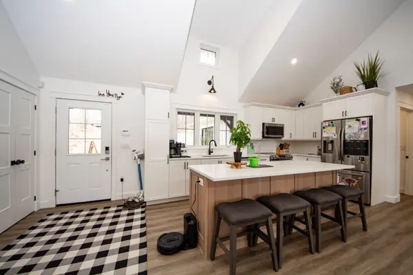 24 Rory DR, Selwyn, ON K0L 2H0