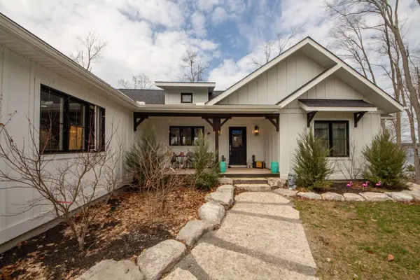 24 Rory DR, Selwyn, ON K0L 2H0