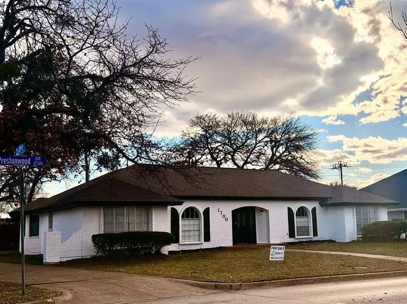 1700 Prestonwood Drive, Arlington, TX 76012