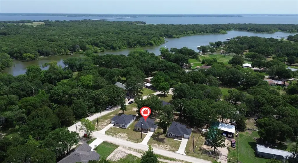 800 Hemlock Drive, West Tawakoni, TX 75474