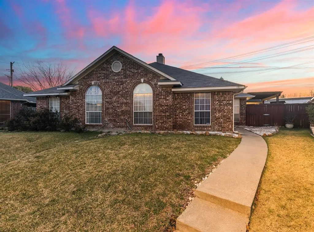 1931 Hearthside Lane, Garland, TX 75044