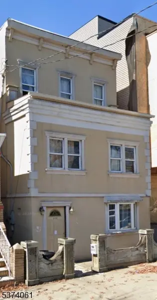 863 Summit Ave, Jersey City, NJ 07307