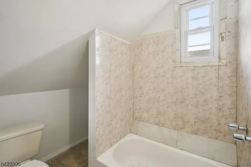 904 2Nd Ave #2, Elizabeth City, NJ 07201