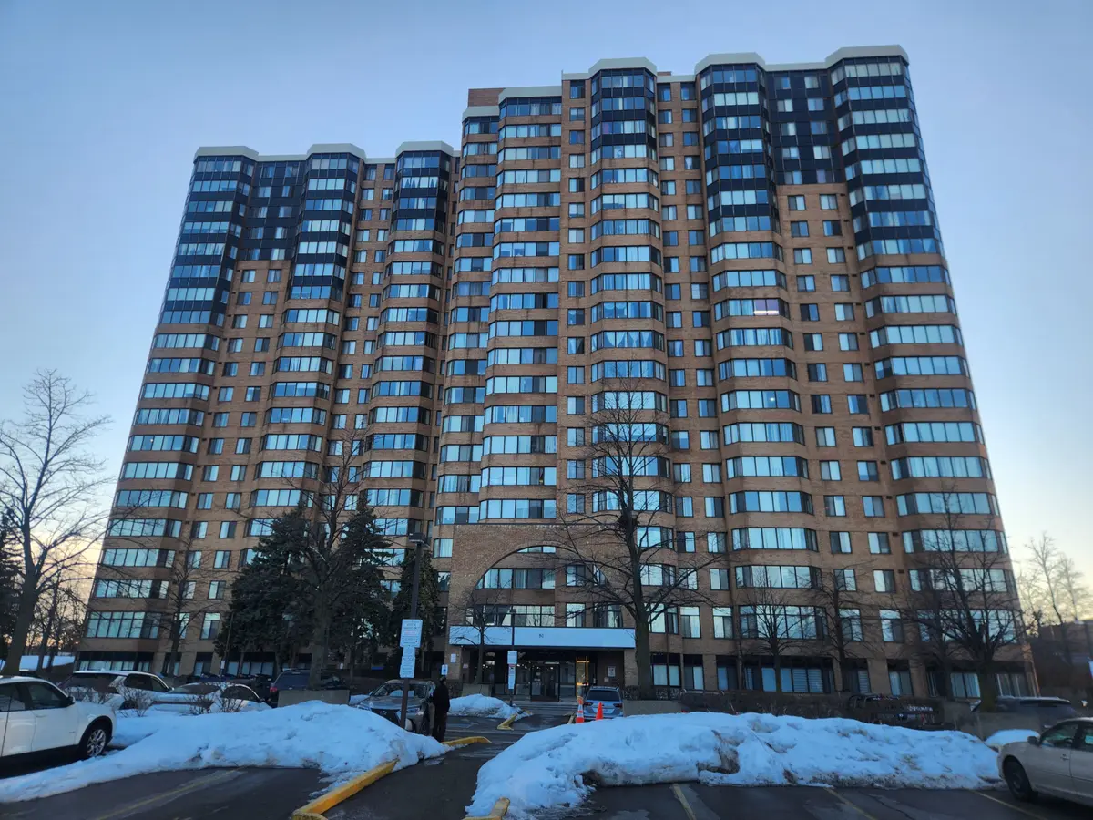 80 Alton Towers CIR #809, Toronto E07, ON M1V 5E8