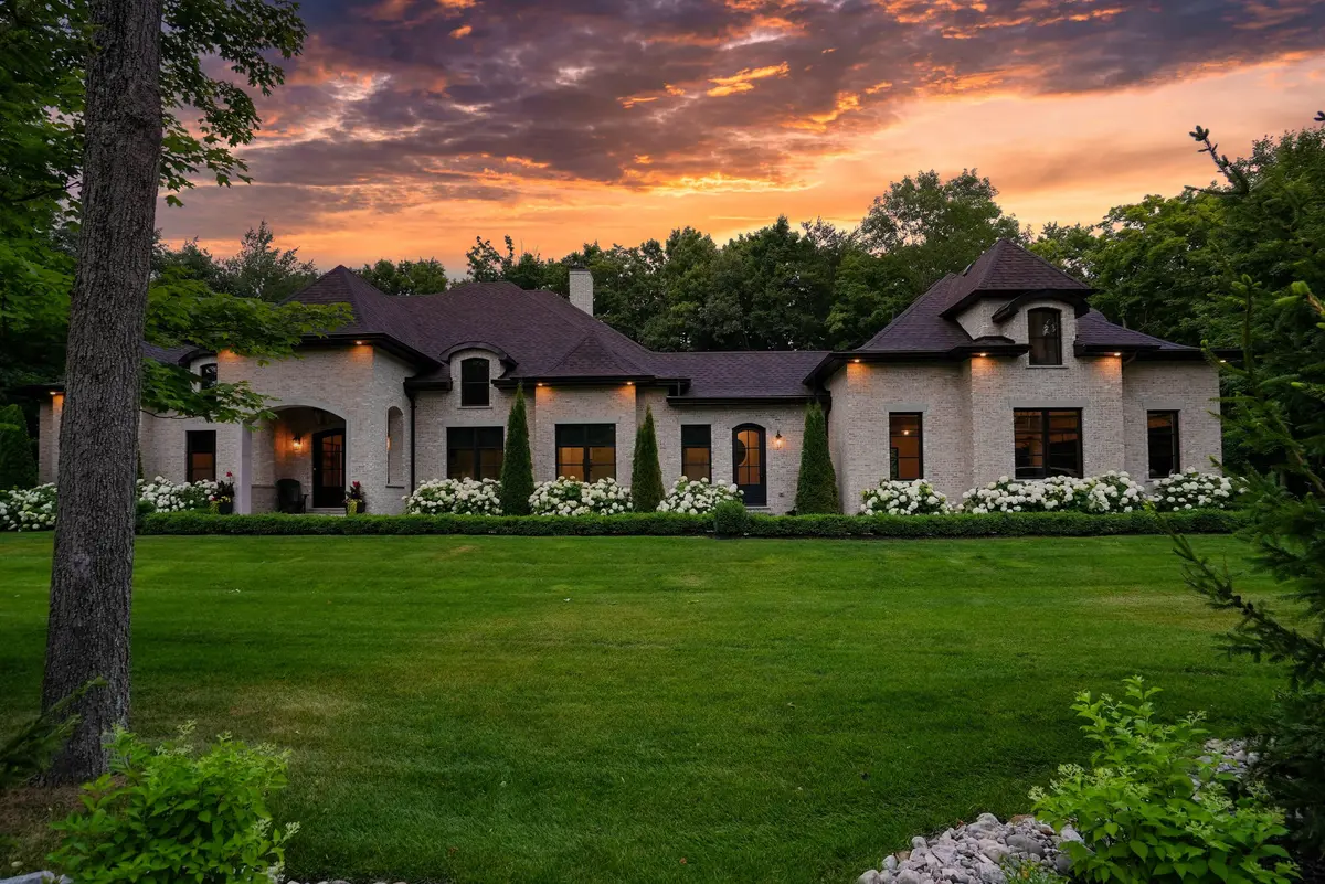 7 Apto CT, Springwater, ON L0L 2K0