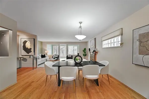 207 Masson ST, Winnipeg, MB R2H 0H3