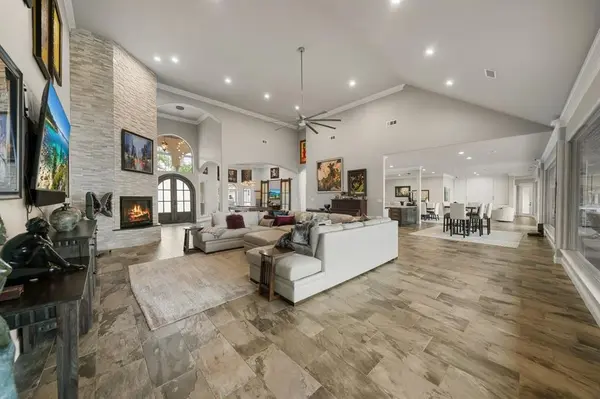 7004 Stone Bluff Court, Granbury, TX 76048