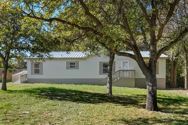 331 Prairie Lane,  Azle,  TX 76020