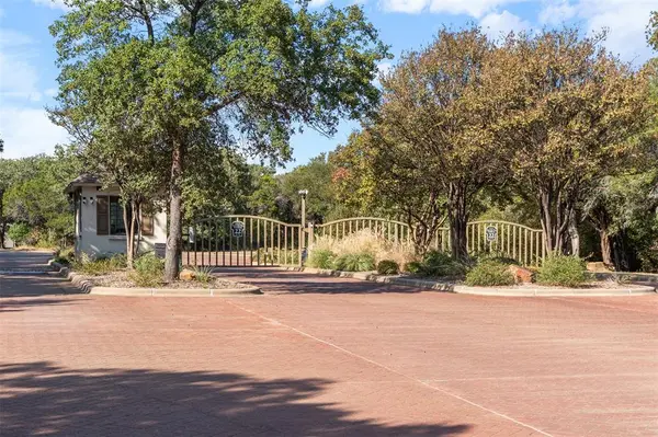 1240 Autumn Oaks Circle, China Spring, TX 76633