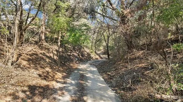 1240 Autumn Oaks Circle, China Spring, TX 76633