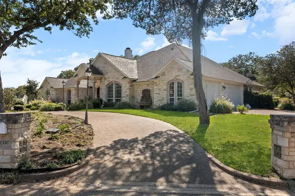1340 Autumn Oaks Circle, China Spring, TX 76633